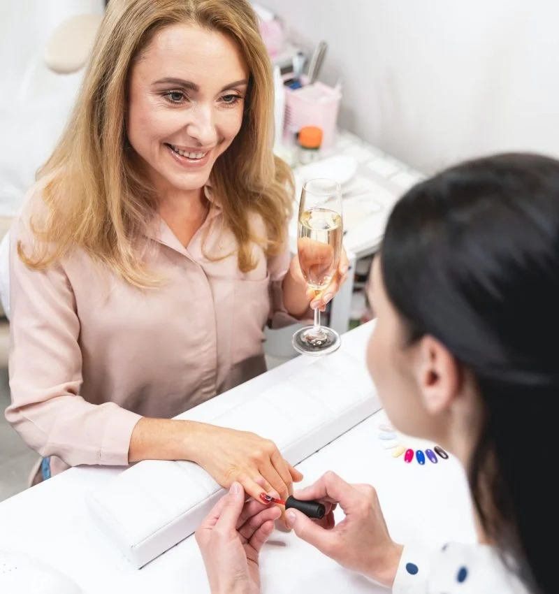 Best Nail Art Salon in Thrissur offering professional manicure and nail polish service to a customer